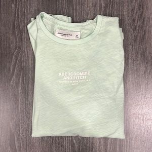 I’m selling this mint colored Abercrombie and fitch long sleeve tee (size M).